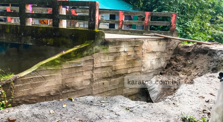 রংপুরের গঙ্গাচড়ায় কালভার্টের সংযোগস্থলে ধস, বাড়ছে দুর্ঘটনার ঝুঁকি
